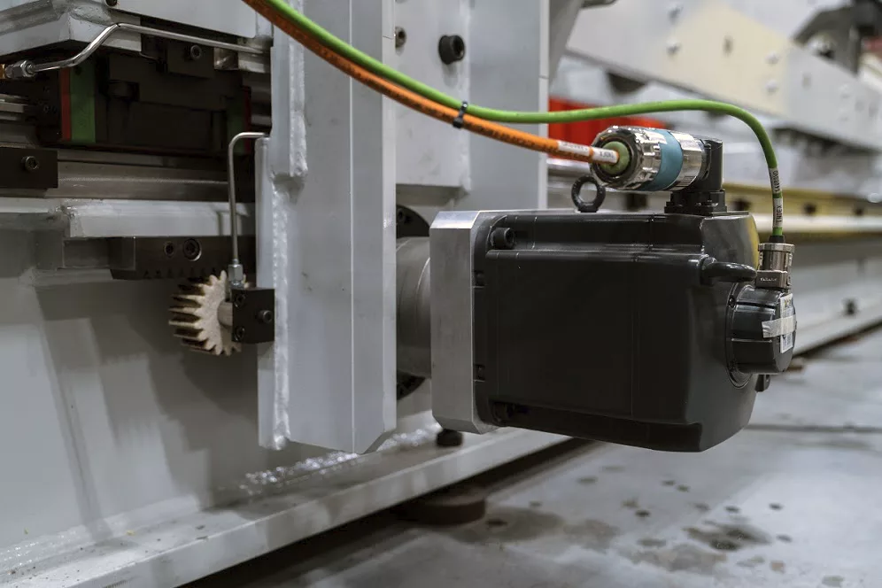 Systems for Length Measurement in Metal Bar, Tube, Billet, Rail, and Plate Sawing
