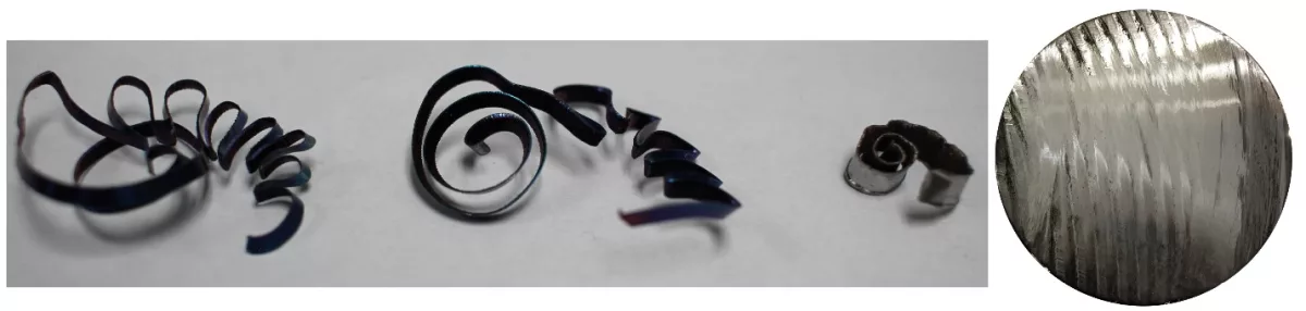 Chips when a blade is subject to vibrations.